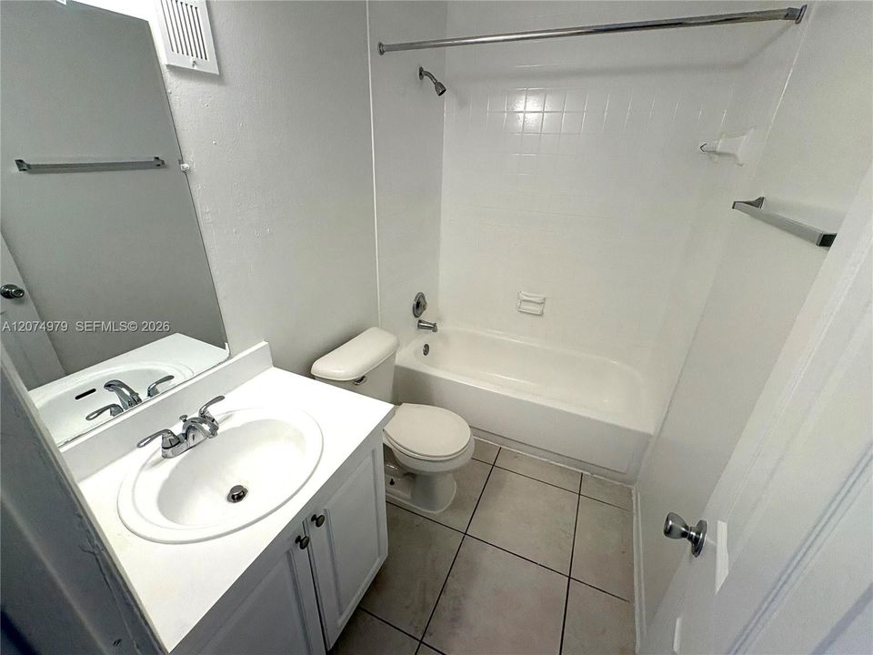 For Rent: $1,270 (1 beds, 1 baths, 697 Square Feet)