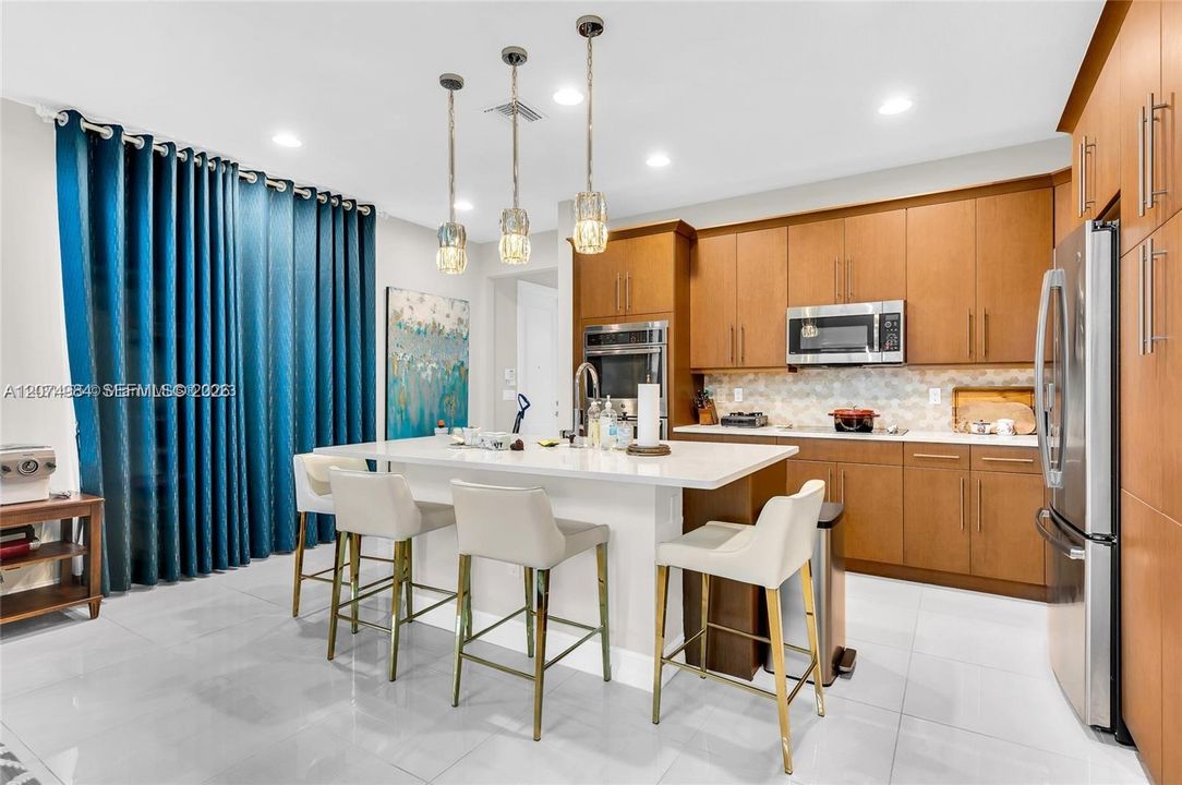 В аренду: $4,900 (3 спален, 3 ванн, 2486 Квадратных фут)