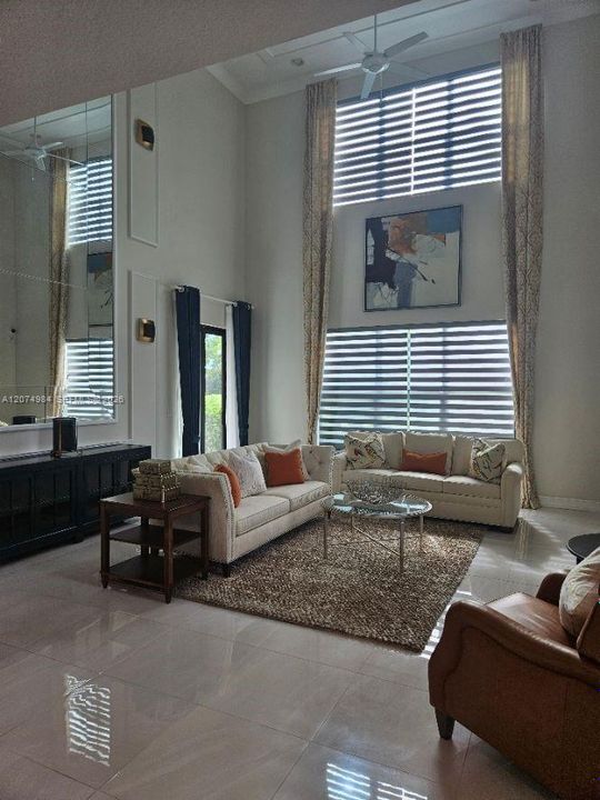 В аренду: $4,900 (3 спален, 3 ванн, 2486 Квадратных фут)