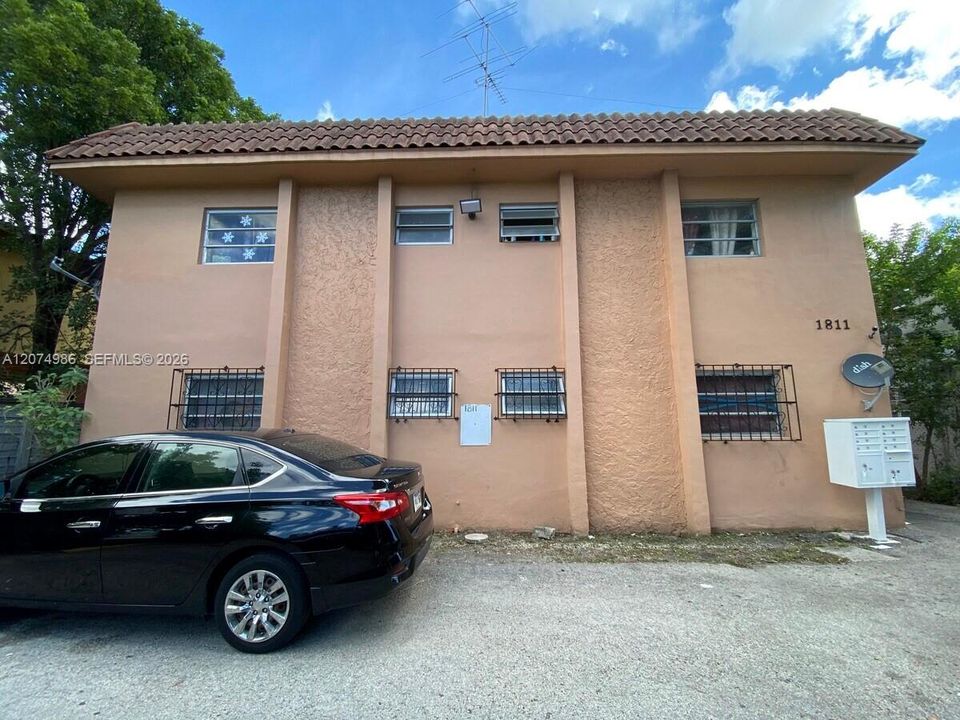 For Rent: $1,700 (1 beds, 1 baths, 5235 Square Feet)