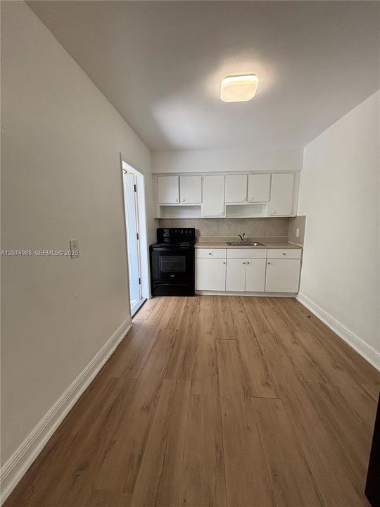 For Rent: $2,100 (2 beds, 1 baths, 679 Square Feet)