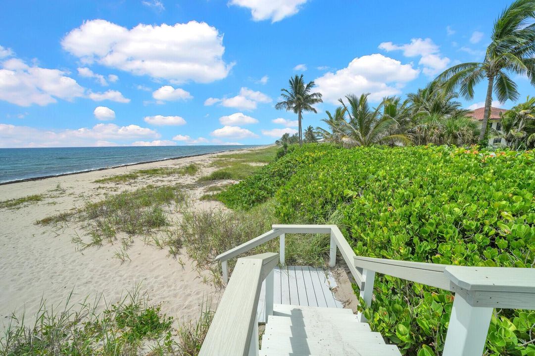 Direct access to the beach