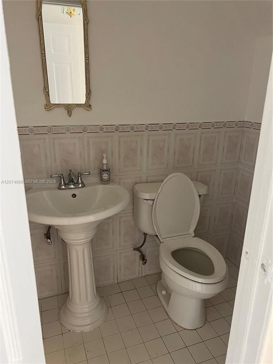 For Rent: $2,300 (2 beds, 2 baths, 1102 Square Feet)