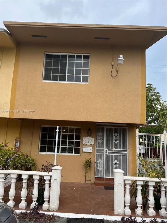 For Rent: $2,300 (2 beds, 2 baths, 1102 Square Feet)
