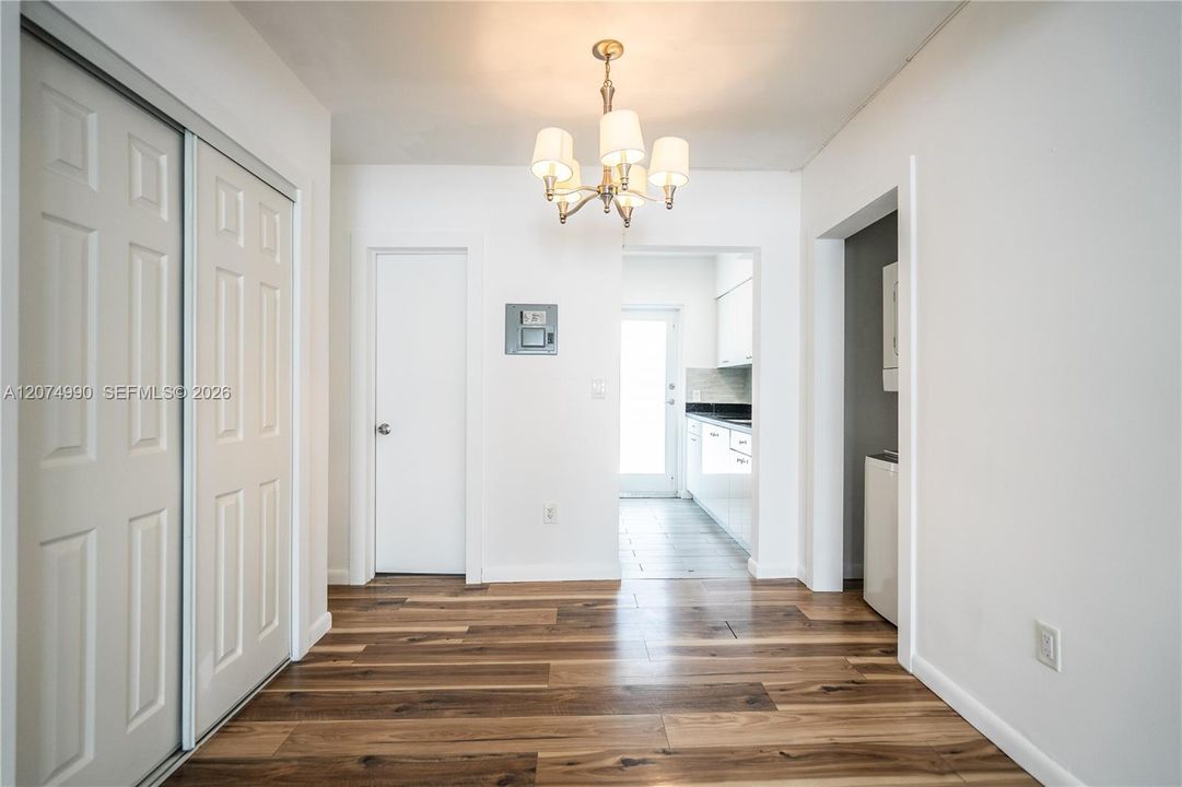 For Rent: $1,900 (0 beds, 1 baths, 450 Square Feet)