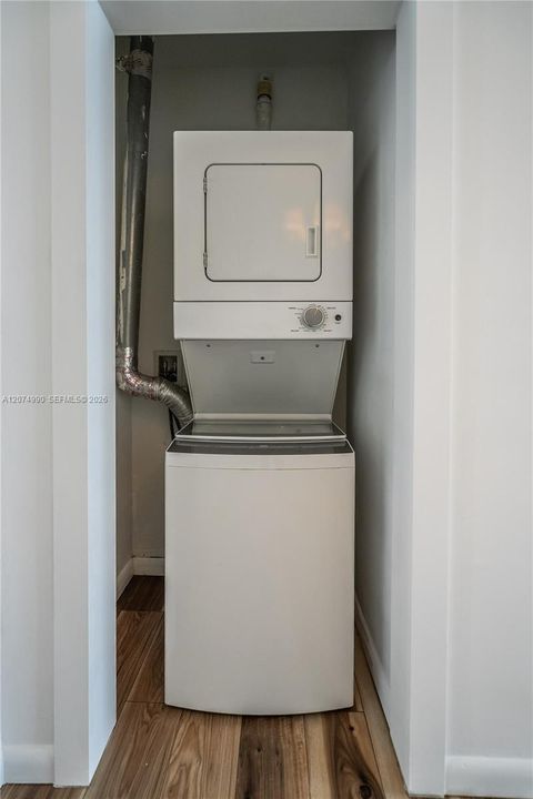 For Rent: $1,900 (0 beds, 1 baths, 450 Square Feet)