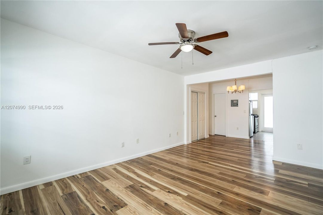 For Rent: $1,900 (0 beds, 1 baths, 450 Square Feet)