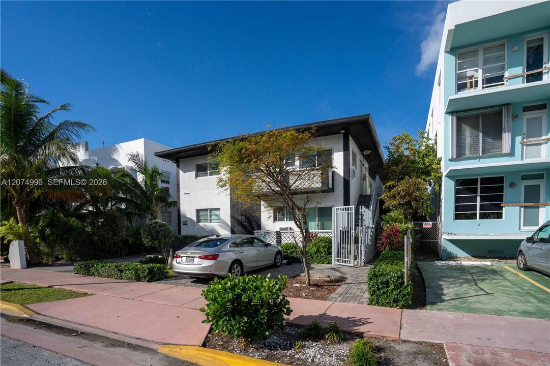 For Rent: $1,900 (0 beds, 1 baths, 450 Square Feet)