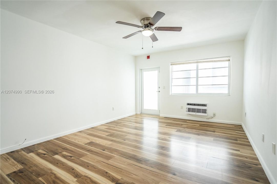 For Rent: $1,900 (0 beds, 1 baths, 450 Square Feet)