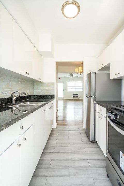 For Rent: $1,900 (0 beds, 1 baths, 450 Square Feet)