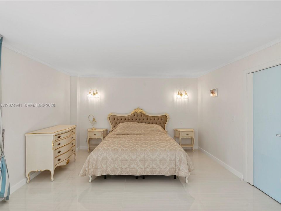 For Sale: $970,000 (2 beds, 2 baths, 1579 Square Feet)