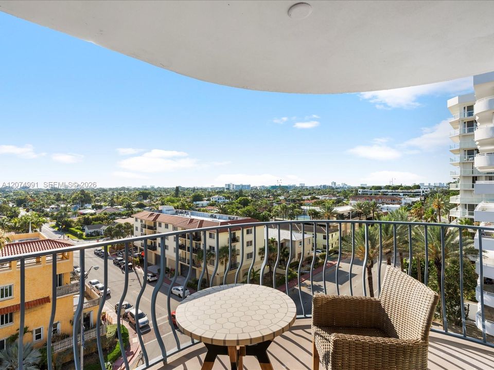 For Sale: $970,000 (2 beds, 2 baths, 1579 Square Feet)