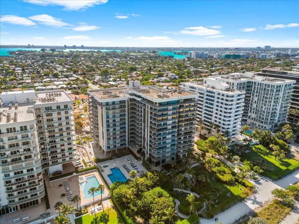 For Sale: $970,000 (2 beds, 2 baths, 1579 Square Feet)