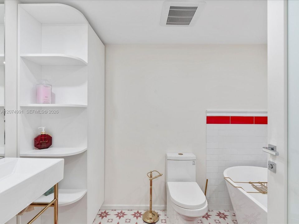 For Sale: $970,000 (2 beds, 2 baths, 1579 Square Feet)