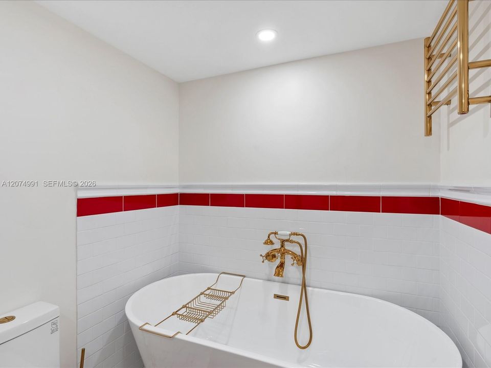 For Sale: $970,000 (2 beds, 2 baths, 1579 Square Feet)