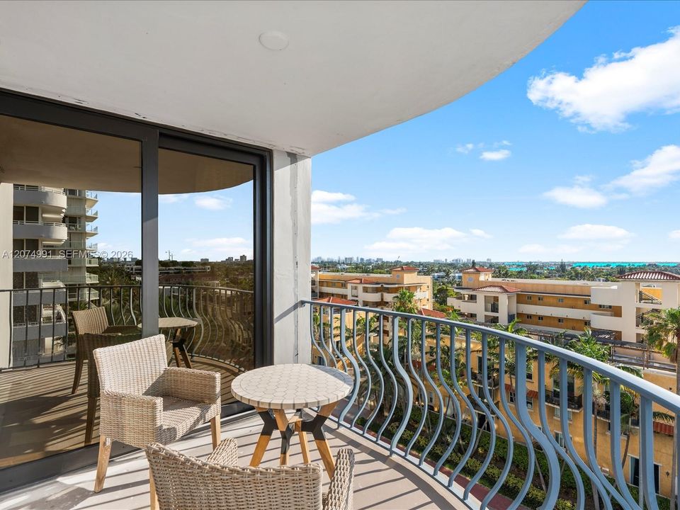 For Sale: $970,000 (2 beds, 2 baths, 1579 Square Feet)