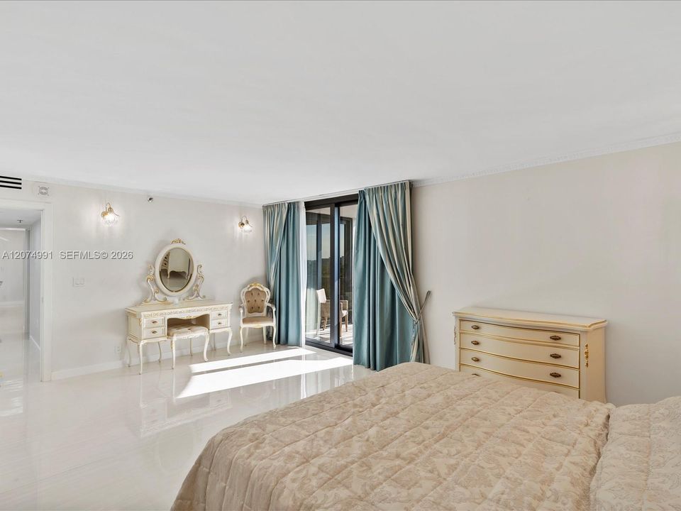 For Sale: $970,000 (2 beds, 2 baths, 1579 Square Feet)