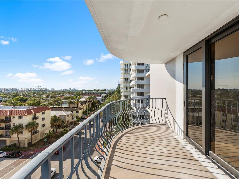 For Sale: $970,000 (2 beds, 2 baths, 1579 Square Feet)