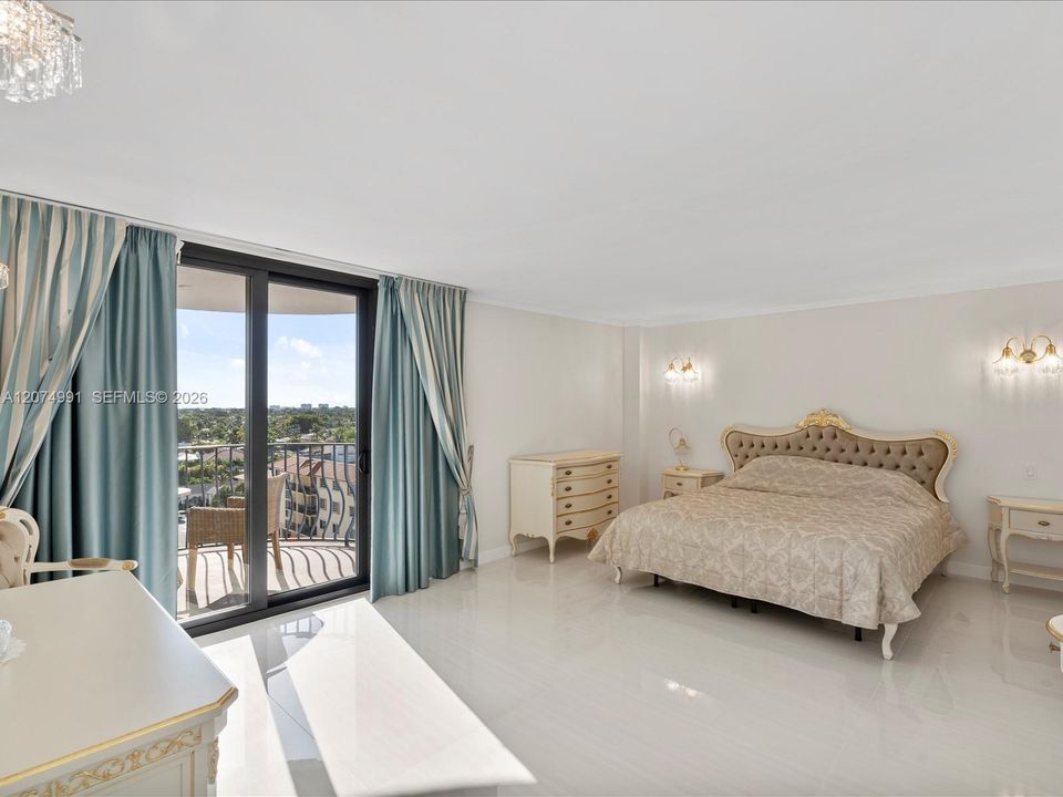 For Sale: $970,000 (2 beds, 2 baths, 1579 Square Feet)