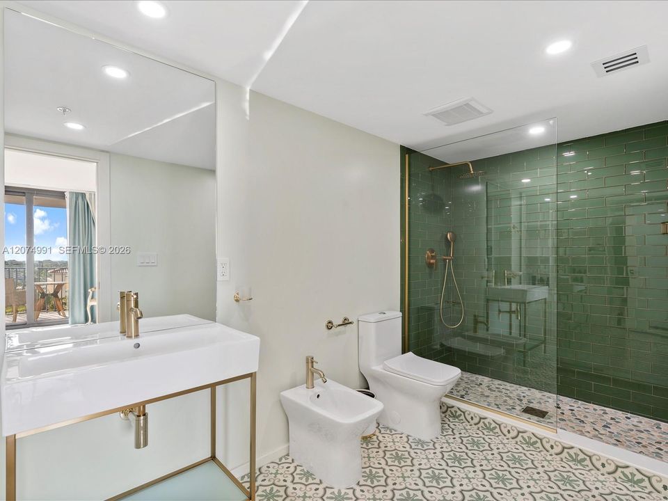 For Sale: $970,000 (2 beds, 2 baths, 1579 Square Feet)