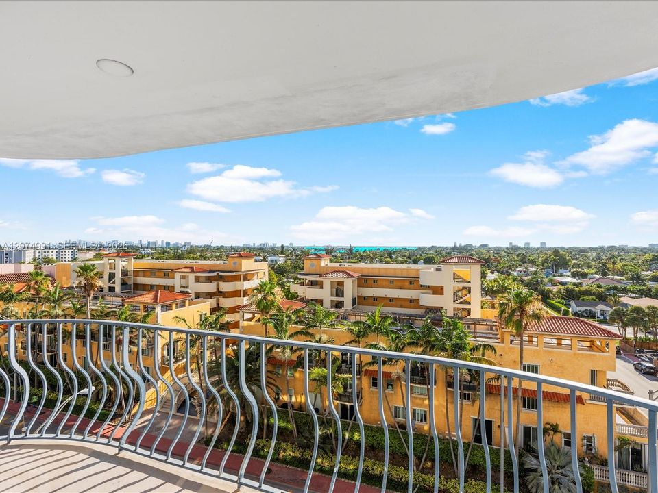 For Sale: $970,000 (2 beds, 2 baths, 1579 Square Feet)