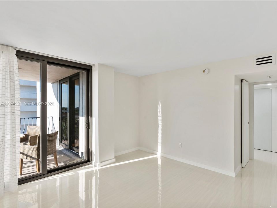 For Sale: $970,000 (2 beds, 2 baths, 1579 Square Feet)