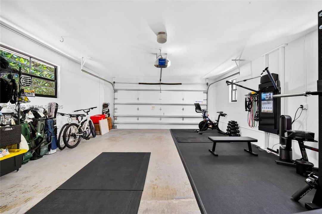 For Sale: $2,699,000 (4 beds, 2 baths, 2500 Square Feet)