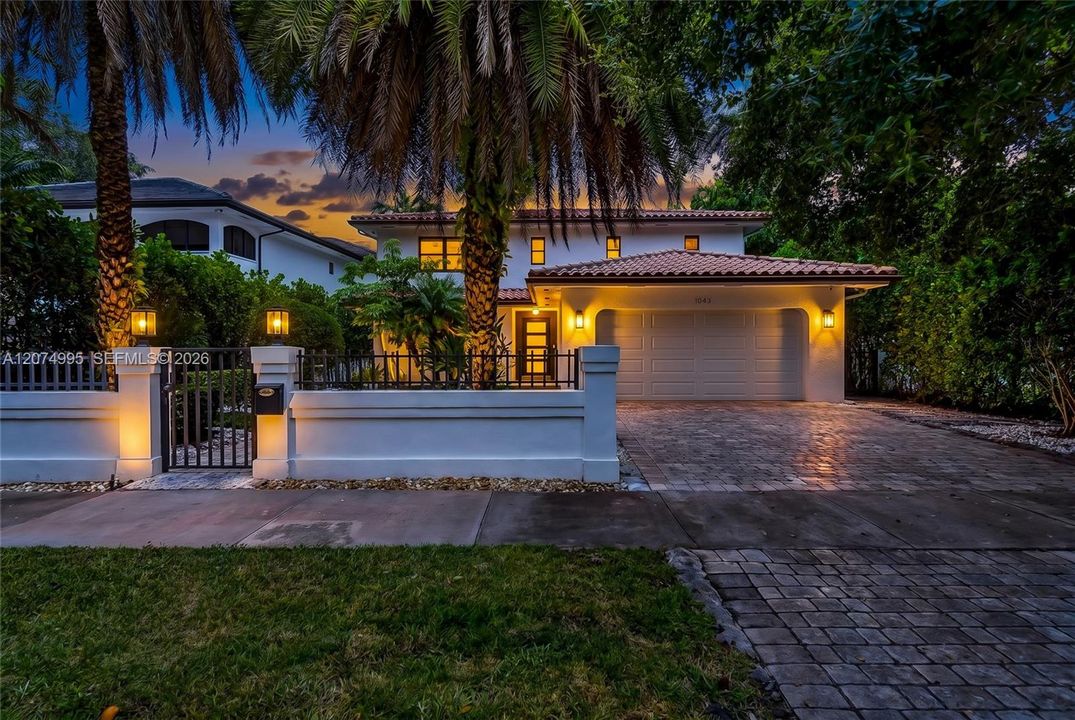 For Sale: $2,699,000 (4 beds, 2 baths, 2500 Square Feet)