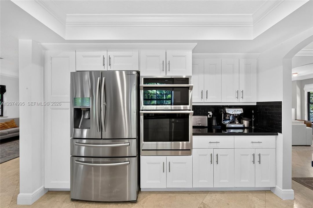 For Sale: $2,699,000 (4 beds, 2 baths, 2500 Square Feet)