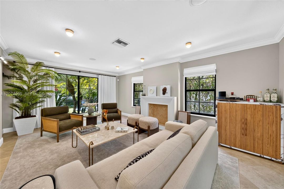 For Sale: $2,699,000 (4 beds, 2 baths, 2500 Square Feet)