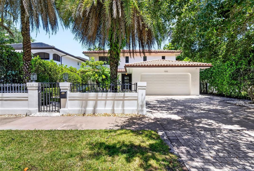 For Sale: $2,699,000 (4 beds, 2 baths, 2500 Square Feet)