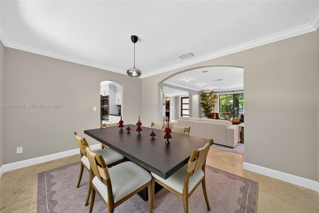 For Sale: $2,699,000 (4 beds, 2 baths, 2500 Square Feet)