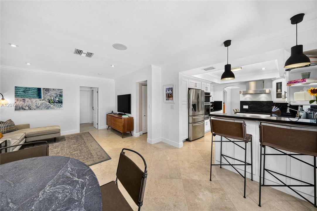 For Sale: $2,699,000 (4 beds, 2 baths, 2500 Square Feet)