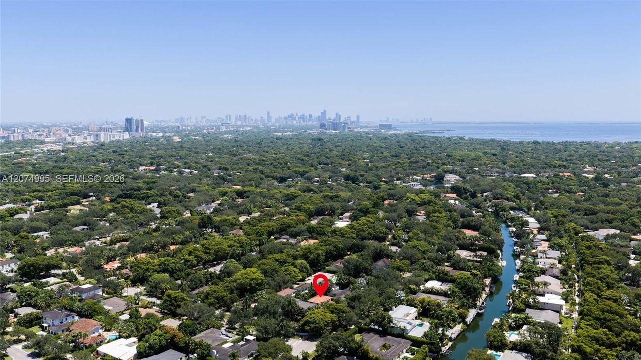 For Sale: $2,699,000 (4 beds, 2 baths, 2500 Square Feet)