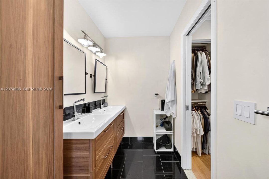 For Sale: $2,699,000 (4 beds, 2 baths, 2500 Square Feet)