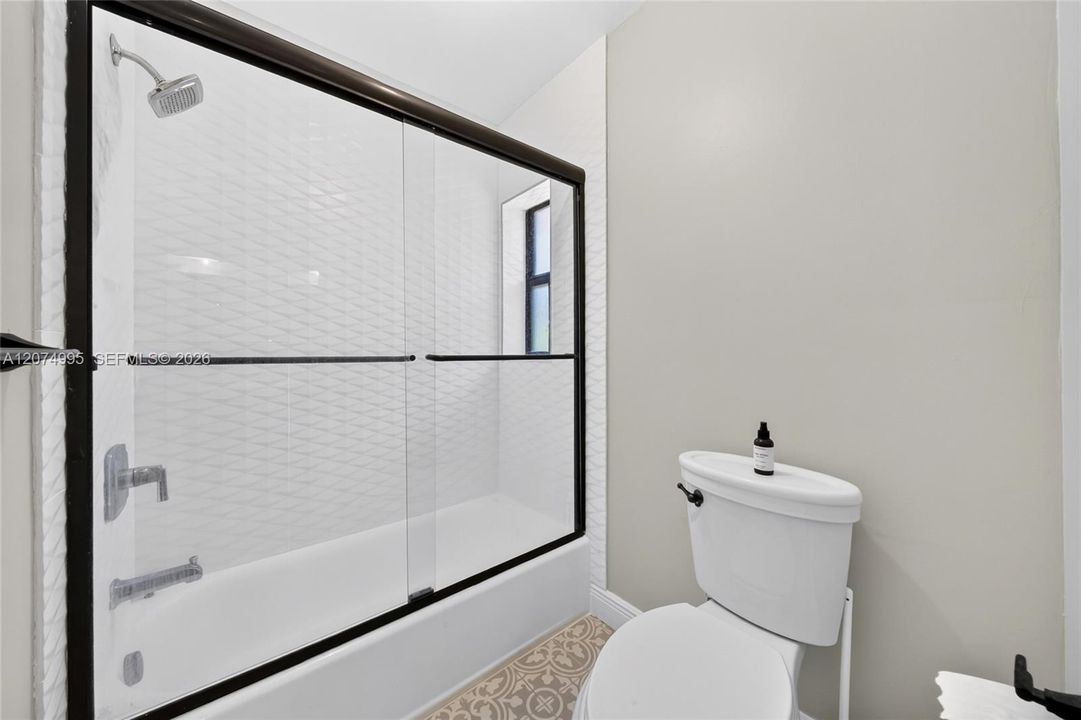 For Sale: $2,699,000 (4 beds, 2 baths, 2500 Square Feet)