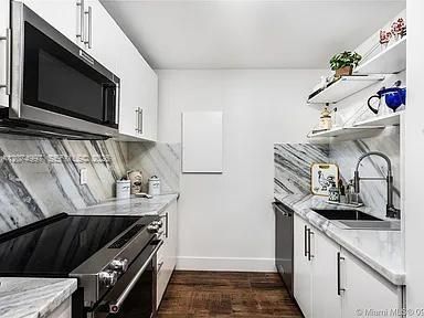 For Rent: $2,950 (1 beds, 1 baths, 739 Square Feet)