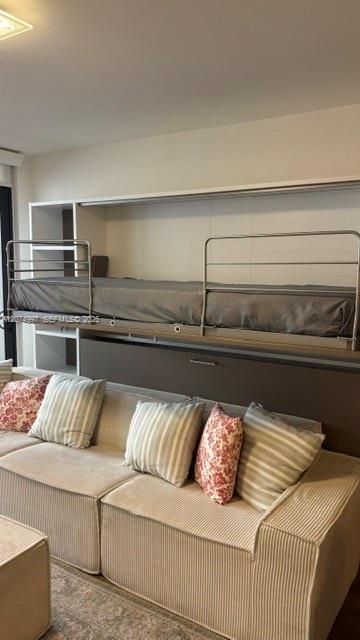 For Rent: $2,950 (1 beds, 1 baths, 739 Square Feet)