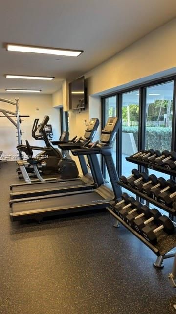 For Rent: $2,950 (1 beds, 1 baths, 739 Square Feet)
