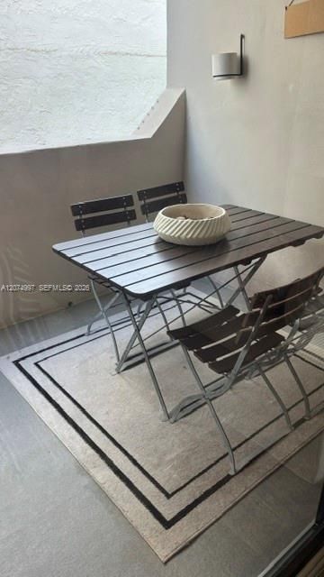 For Rent: $2,950 (1 beds, 1 baths, 739 Square Feet)