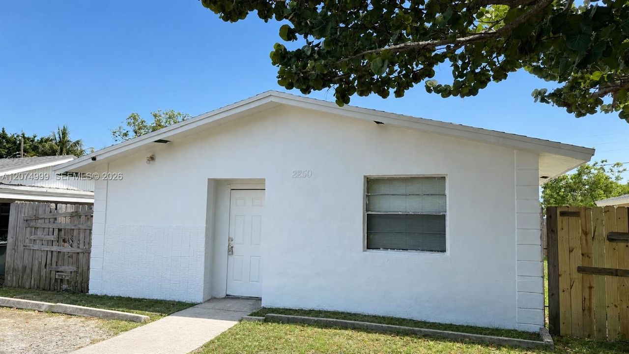 For Rent: $2,350 (3 beds, 2 baths, 1180 Square Feet)