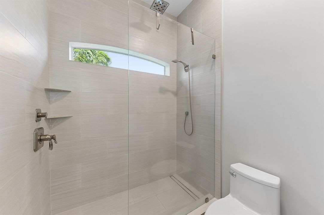 Jack & Jill Full Bath