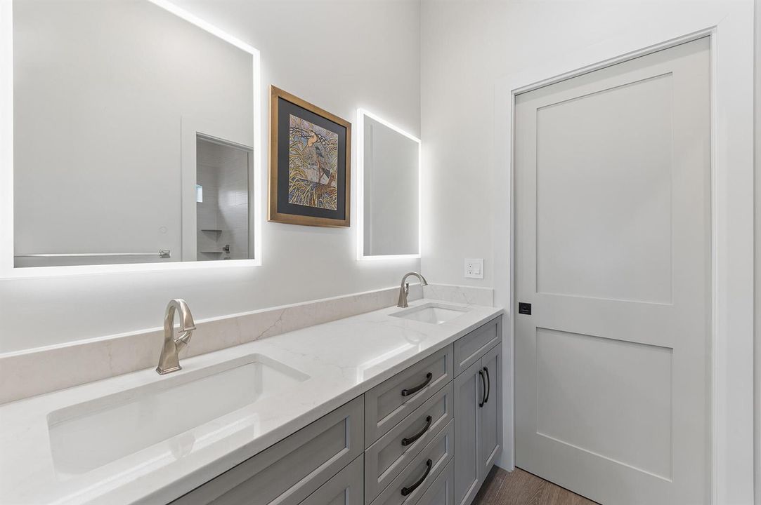 Jack & Jill Full Bath