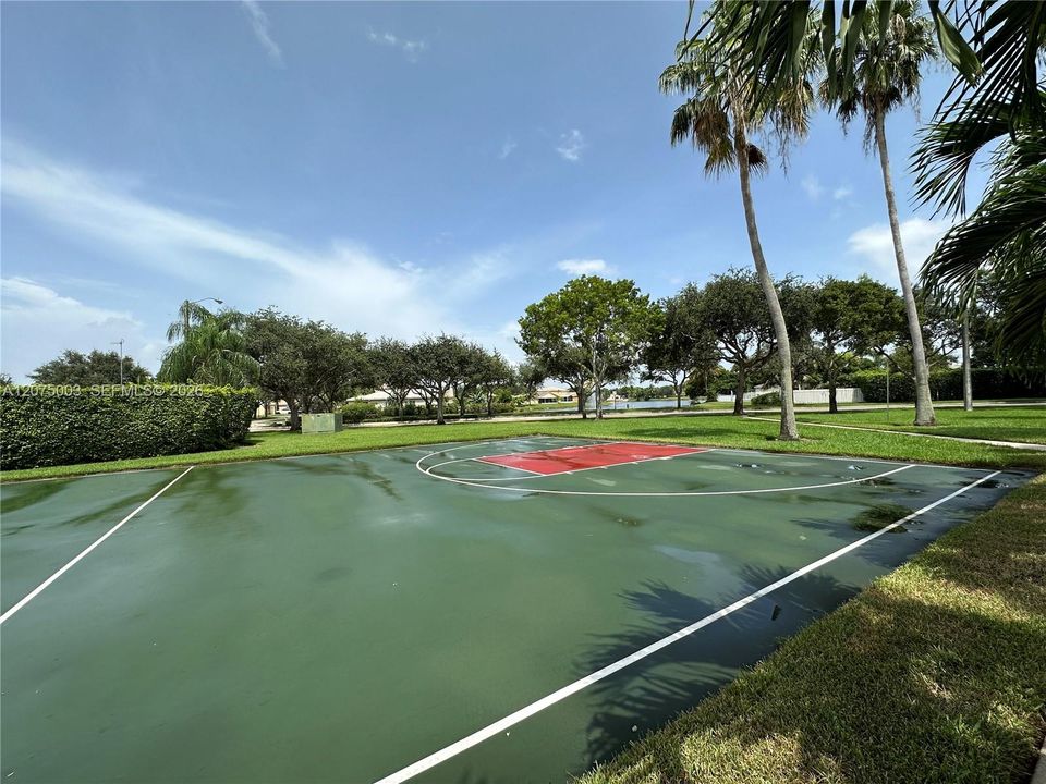 For Rent: $3,500 (4 beds, 2 baths, 2240 Square Feet)