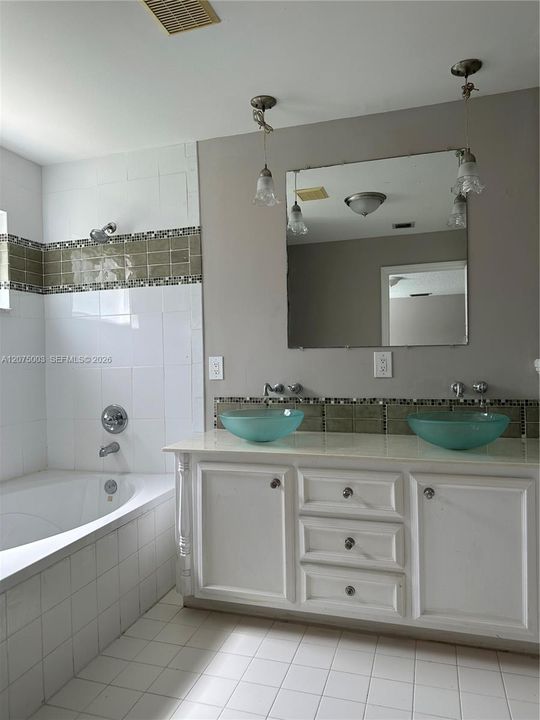 For Rent: $3,500 (4 beds, 2 baths, 2240 Square Feet)