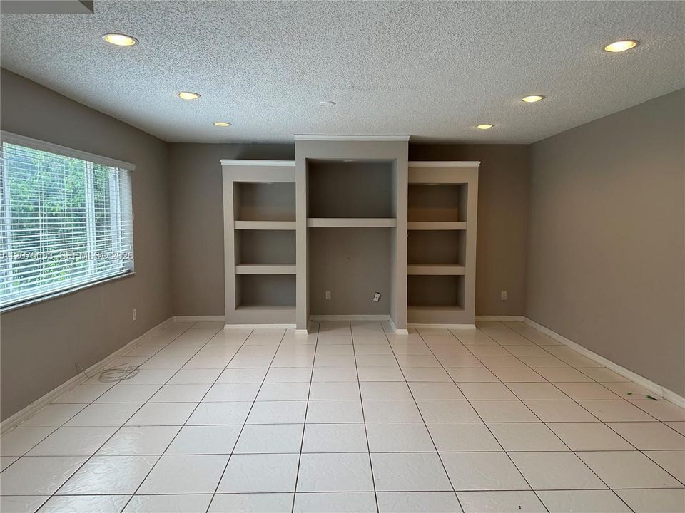 For Rent: $3,500 (4 beds, 2 baths, 2240 Square Feet)