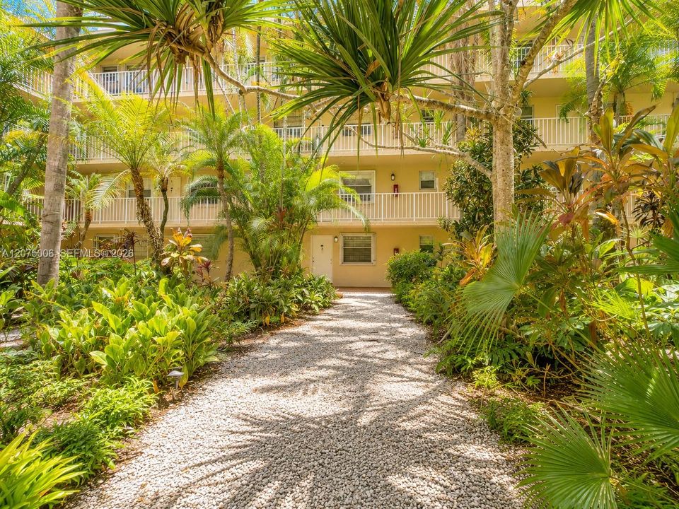 For Rent: $2,290 (2 beds, 2 baths, 1253 Square Feet)