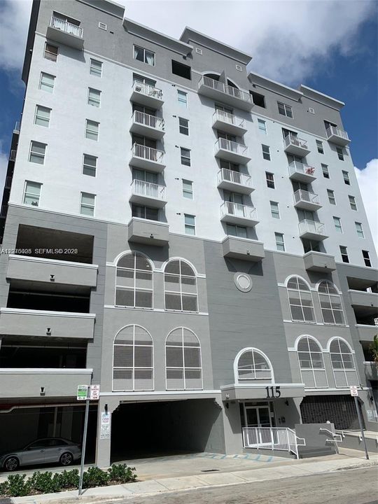 For Rent: $2,200 (1 beds, 1 baths, 616 Square Feet)