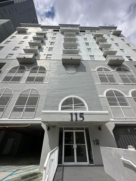 For Rent: $2,200 (1 beds, 1 baths, 616 Square Feet)