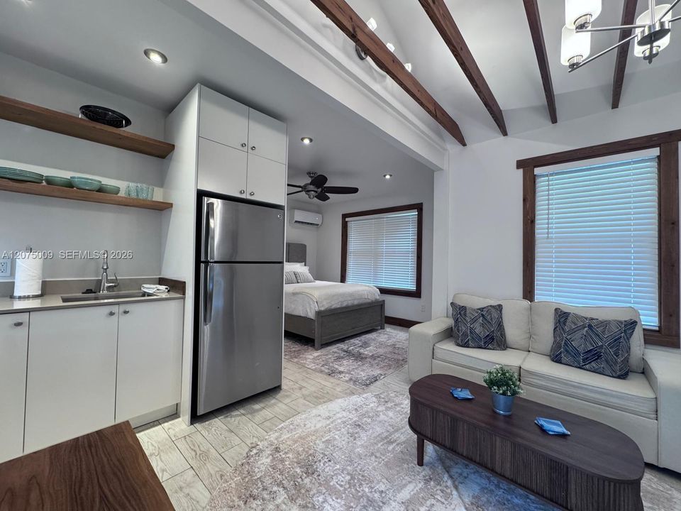 For Rent: $2,000 (0 beds, 1 baths, 330 Square Feet)
